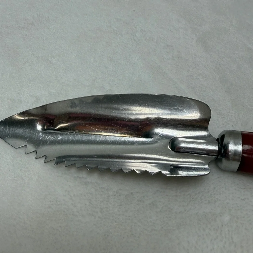 VTG Red Bakelite‎ Handle Serrated Apple Corer Peeler Farmhouse Grannycore